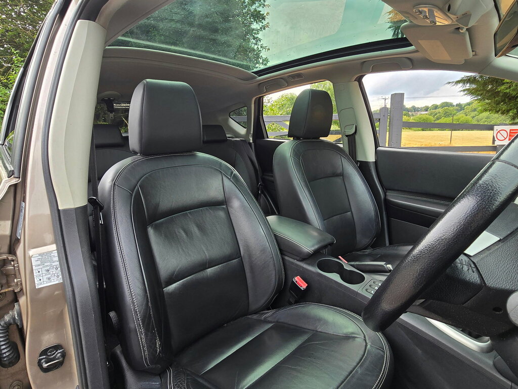 Nissan Qashqai Hatchback Black #12