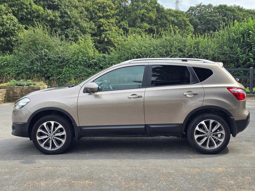 Nissan Qashqai Hatchback Black #18