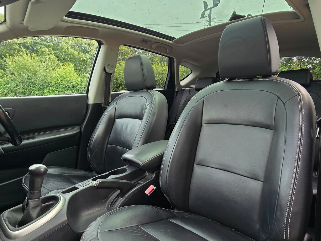 Nissan Qashqai Hatchback Black #3