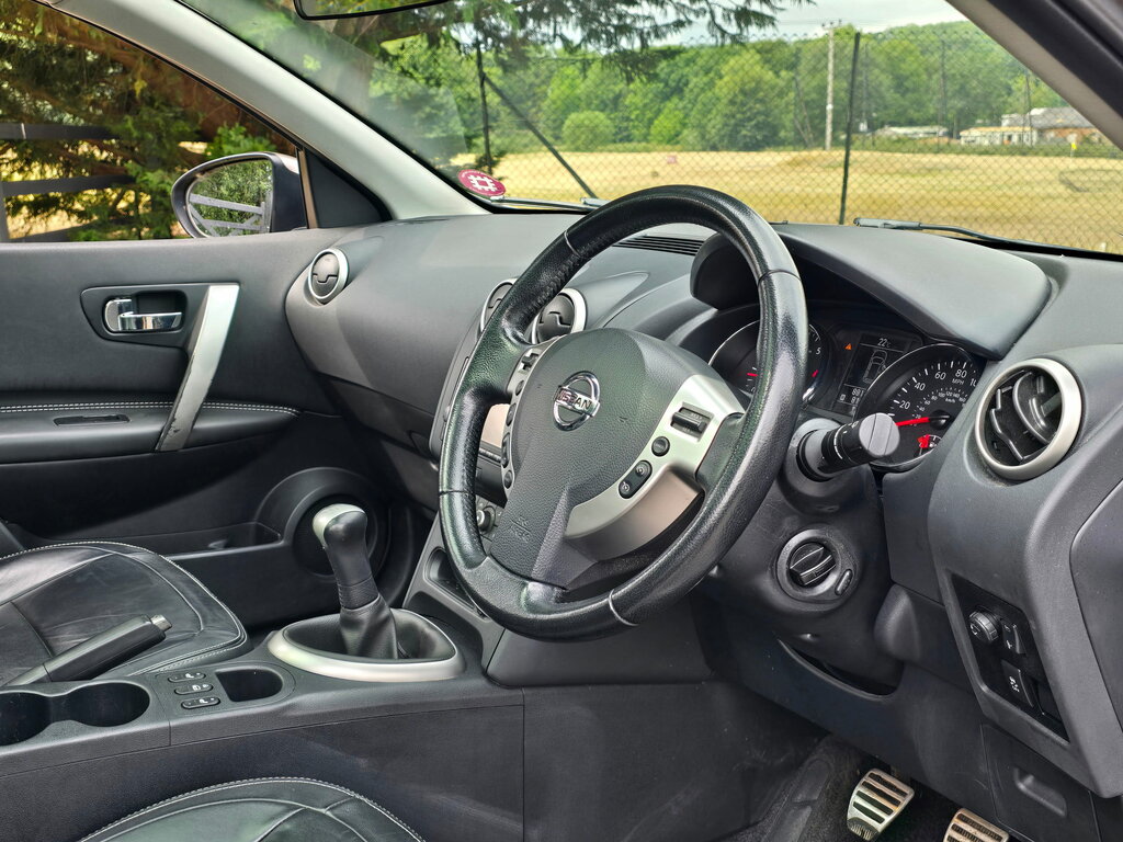 Nissan Qashqai Hatchback Black #11
