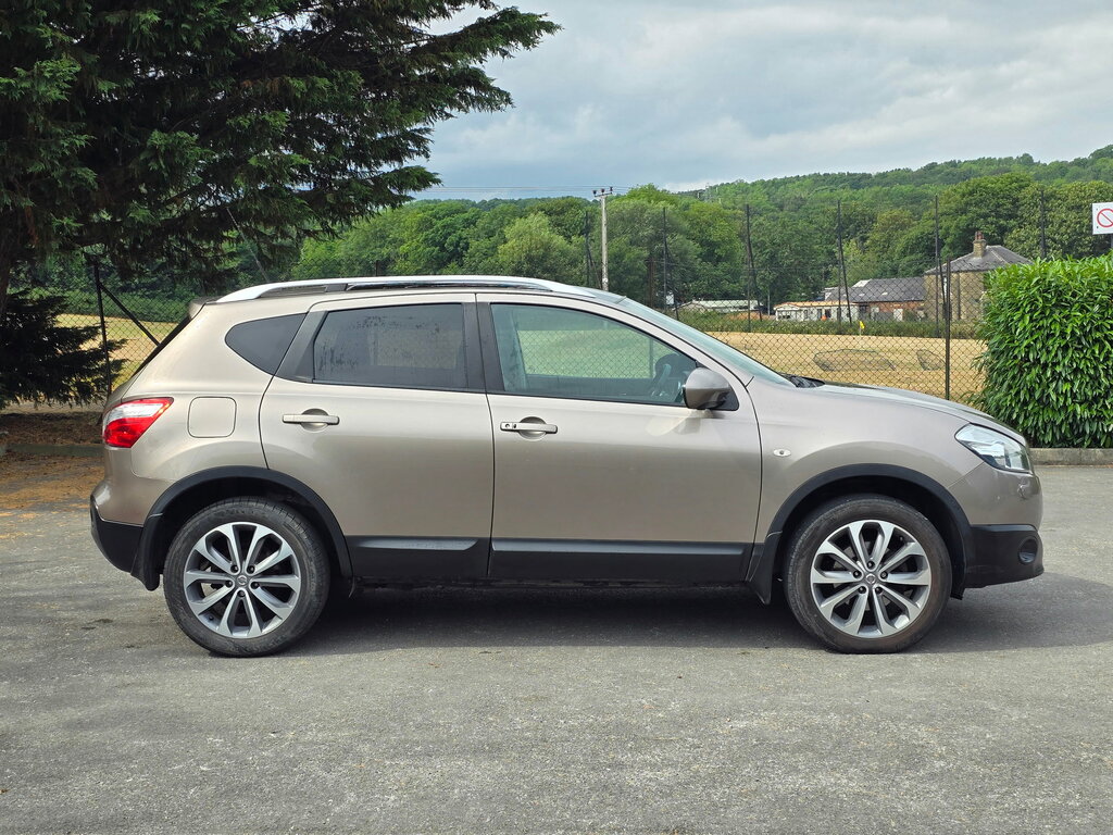 Nissan Qashqai Hatchback Black #15