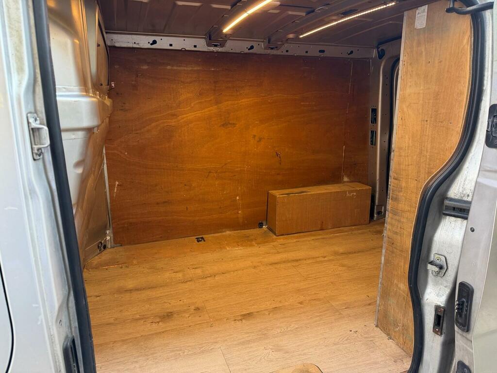 Renault Trafic 2L Null White #10