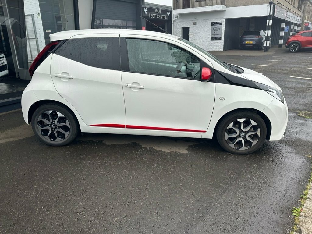 Toyota Aygo 1L X-trend White #2