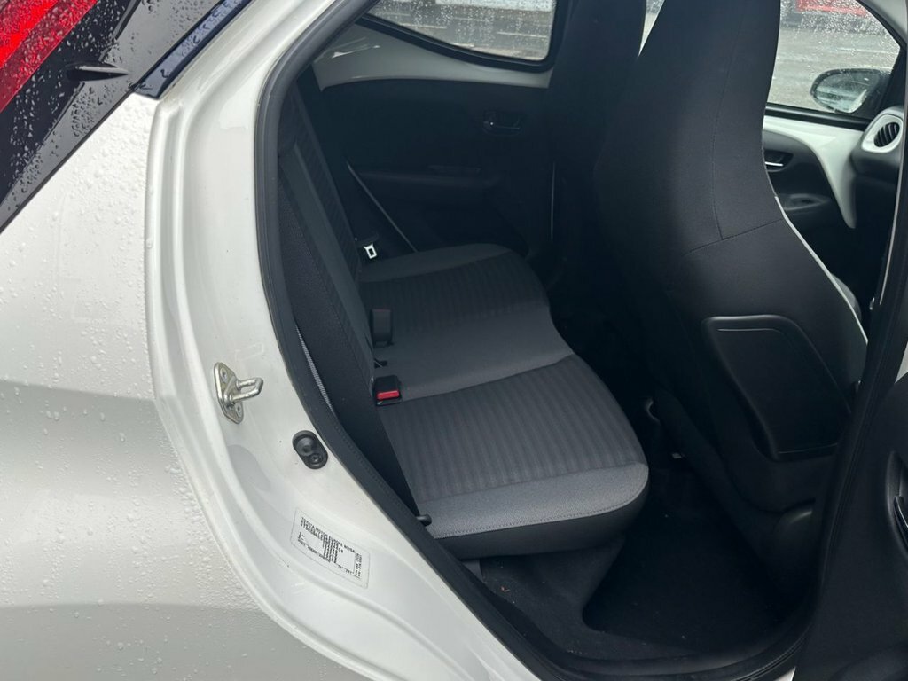 Toyota Aygo 1L X-trend White #4