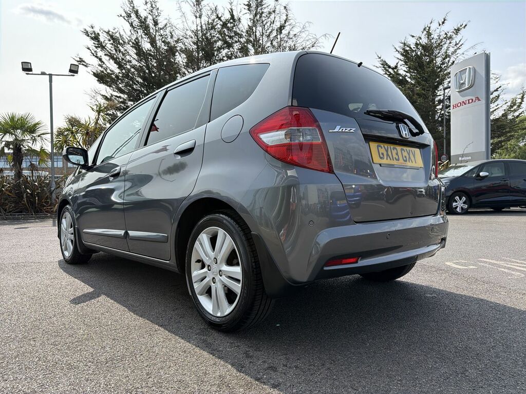 Honda Jazz I-vtec Es White #26