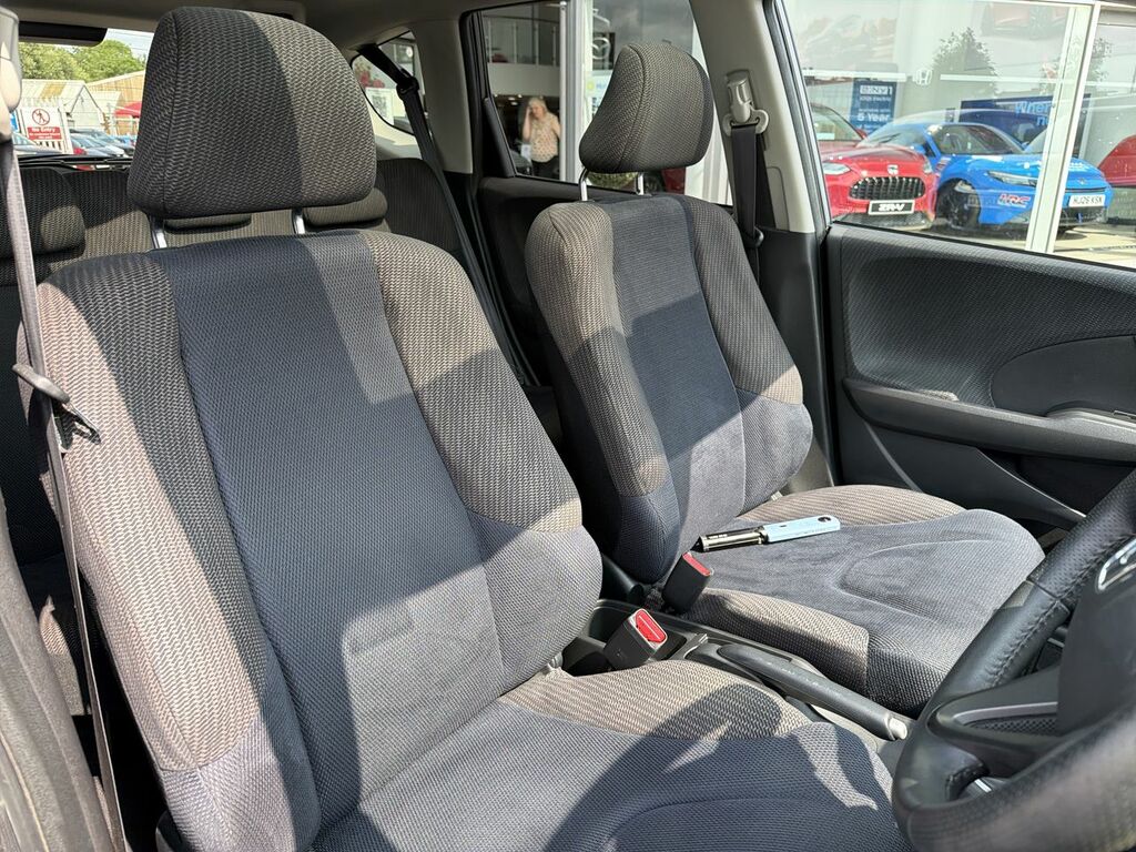 Honda Jazz I-vtec Es White #23
