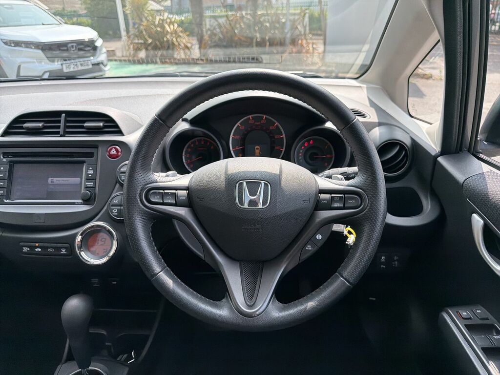 Honda Jazz I-vtec Es White #17