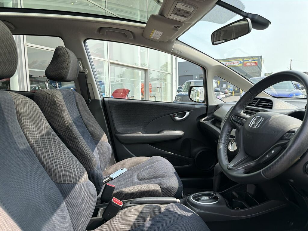 Honda Jazz I-vtec Es White #24
