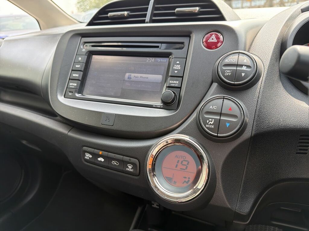 Honda Jazz I-vtec Es White #16