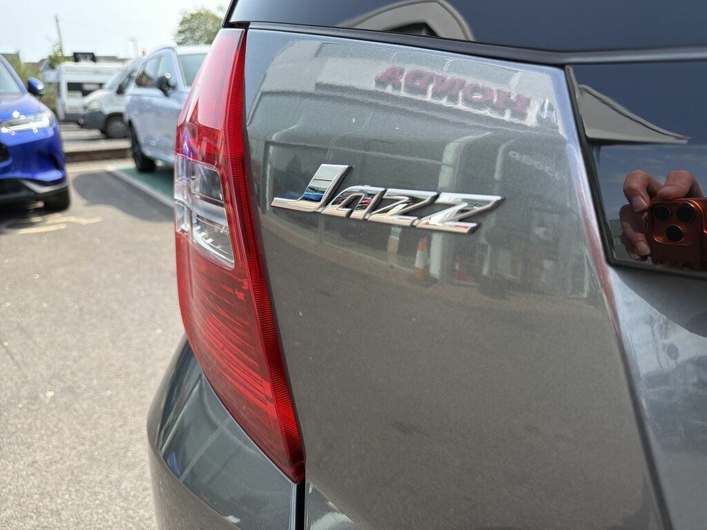 Honda Jazz I-vtec Es White #30