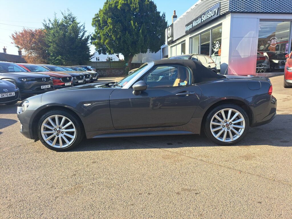 Fiat 124 Spider White #16