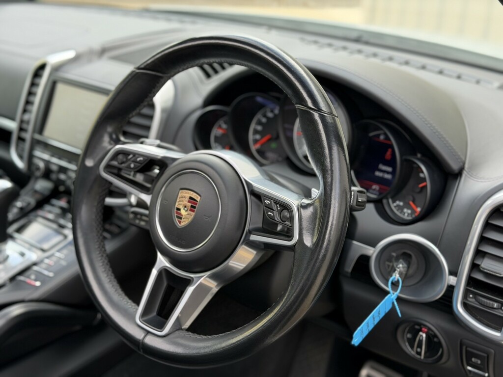 Porsche Cayenne Suv 4.2 Td V8 S 201616 White #2