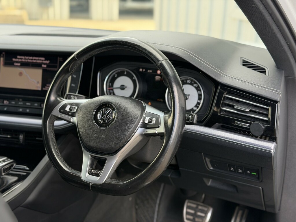 Volkswagen Touareg 3.0 Tdi V6 R-line White #2