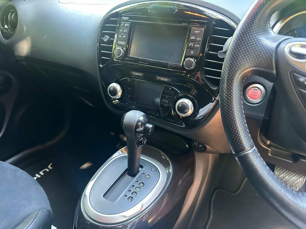 Nissan Juke Hatchback Tekna Black #24
