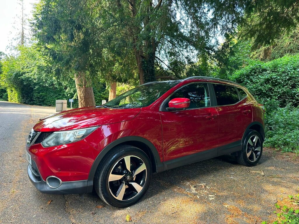 Nissan Qashqai 1.2 Dig-t N-connecta Xtron Euro 6 Ss Red