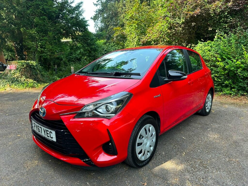 Toyota Yaris 1.5 Vvt-h Active E-cvt Euro 6 Ss Red