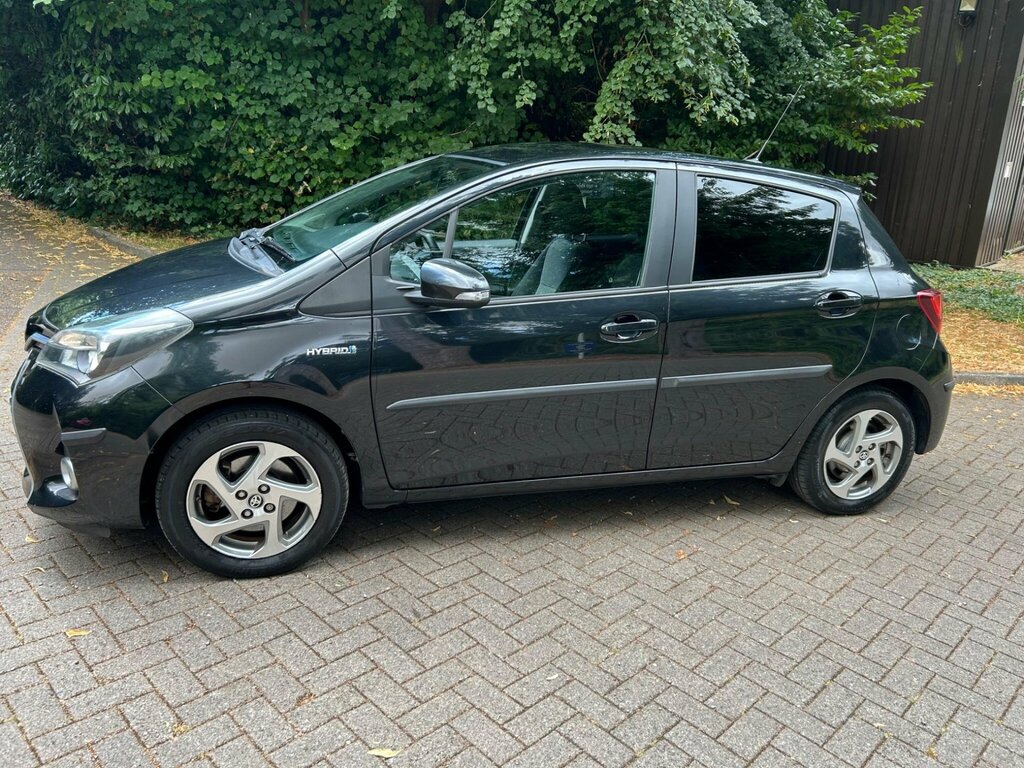 Toyota Yaris 1.5 Vvt-h Icon E-cvt Euro 6 Black #3