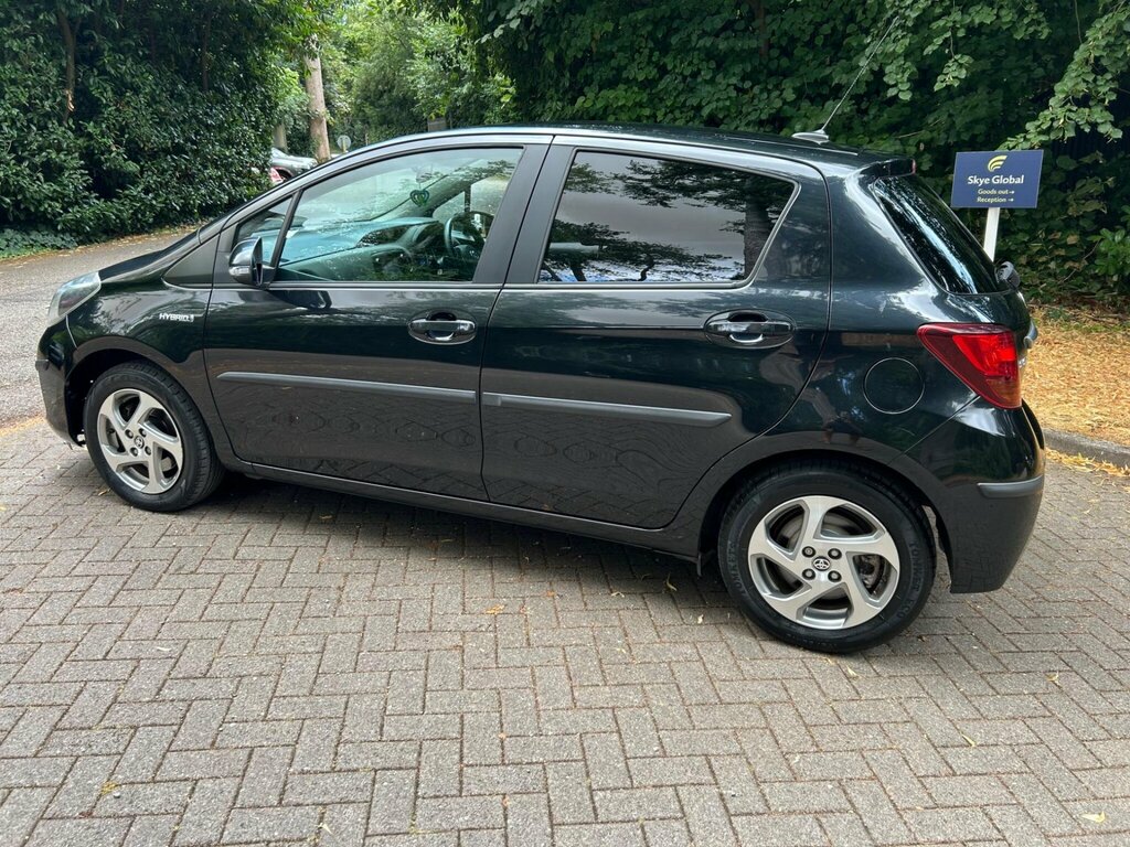Toyota Yaris 1.5 Vvt-h Icon E-cvt Euro 6 Black #2