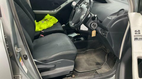 Toyota Yaris Tr Multimode Silver #11