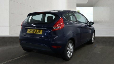 Ford Fiesta Hatchback Red #4