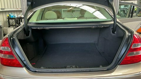 Mercedes-Benz E Class 2.1 E220 Cdi Avantgarde Silver #9