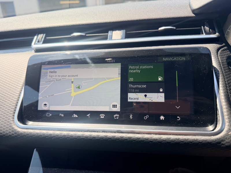 Land Rover Range Rover Velar R-dynamic Black #3