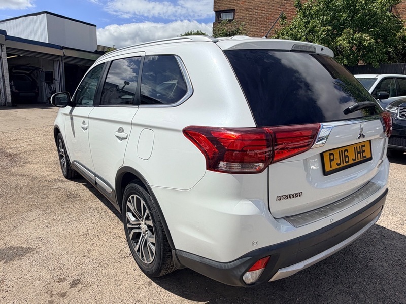 Mitsubishi Outlander Di-d Gx 3 White #5