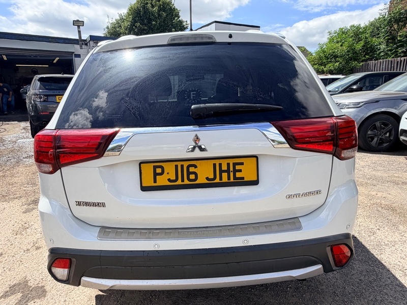 Mitsubishi Outlander Di-d Gx 3 White #2