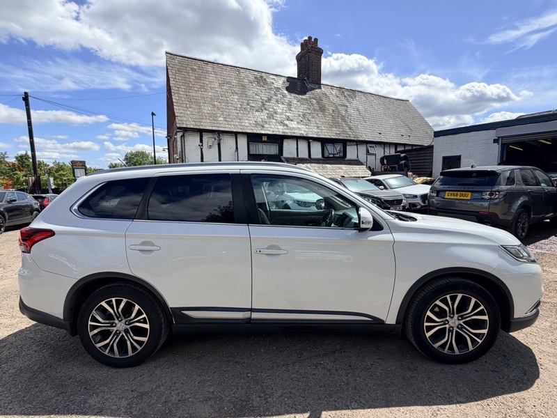 Mitsubishi Outlander Di-d Gx 3 White #6