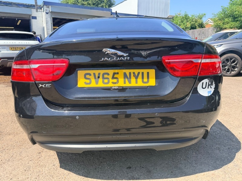 Jaguar XE Prestige Black #4