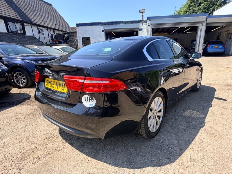 Jaguar XE Prestige Black #3