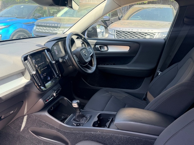 Volvo XC40 T3 Momentum Black #6