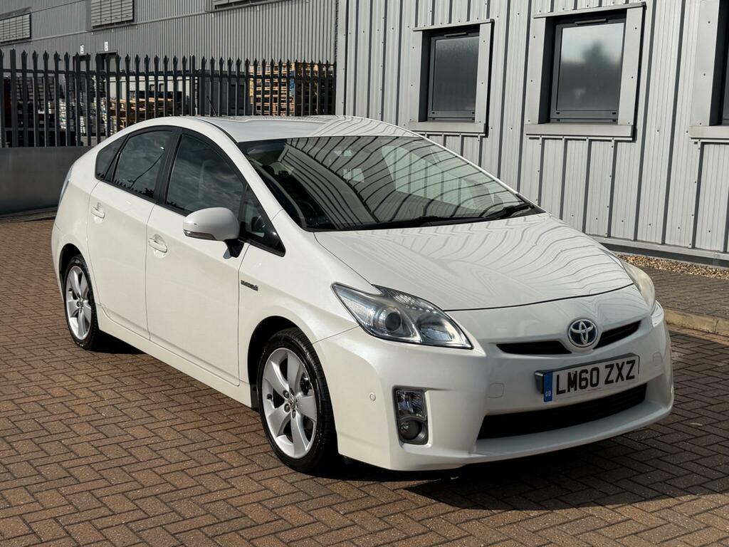 Toyota Prius T Spirit White #2