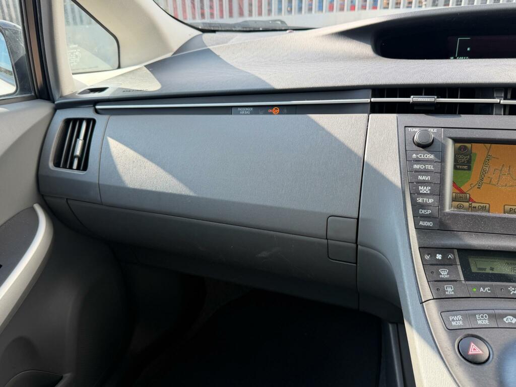 Toyota Prius 2010 10 T Red #19