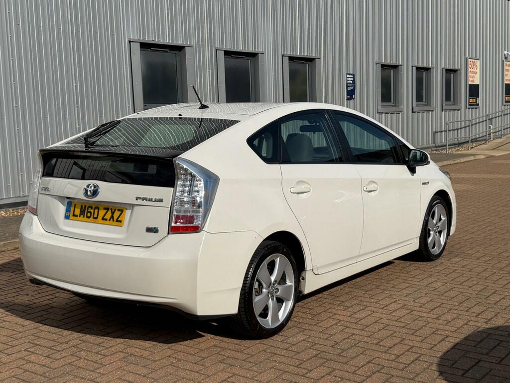 Toyota Prius T Spirit White #3