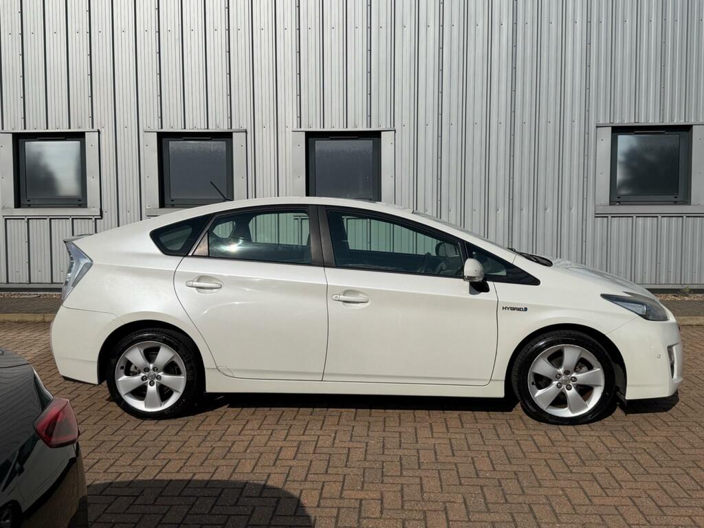Toyota Prius T Spirit White #6