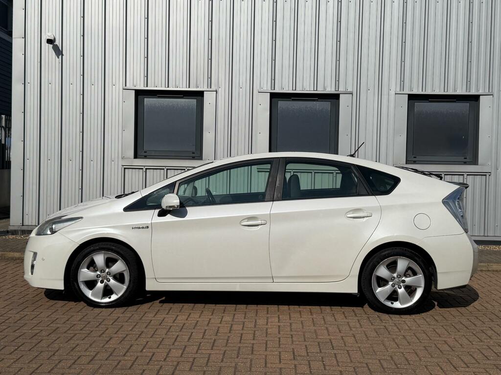 Toyota Prius 2010 10 T Red #57