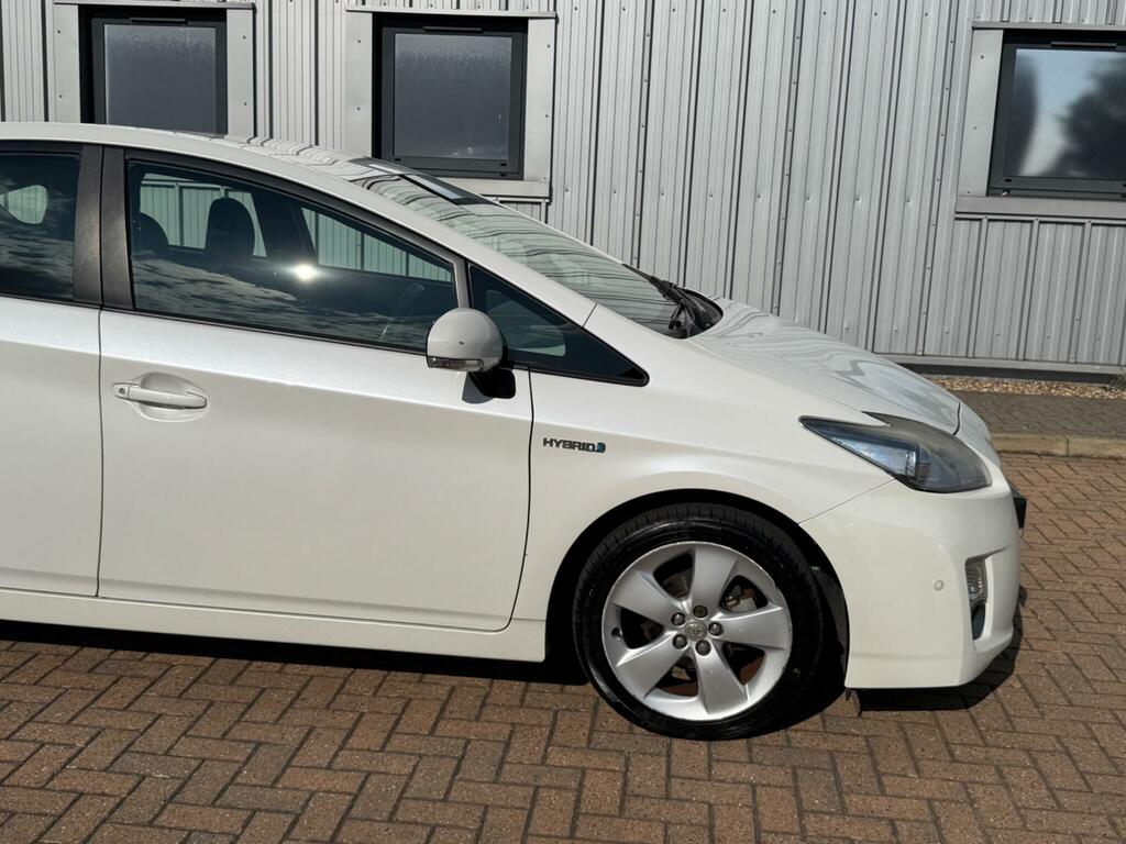 Toyota Prius T Spirit White #4