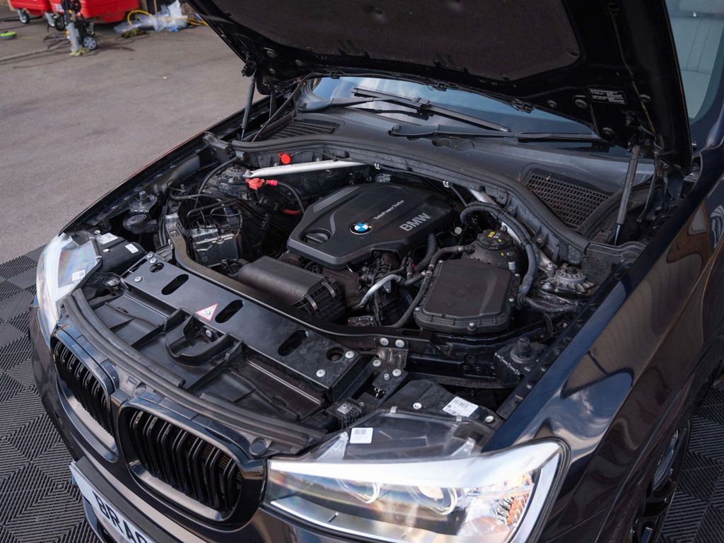 BMW X4 White #23