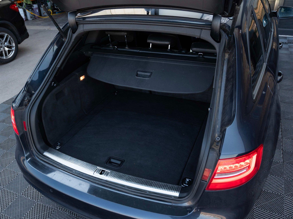 Audi A4 Avant Avant 2.0 Red #64