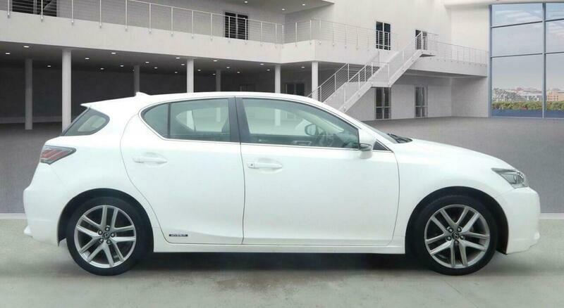 Lexus CT 1.8 200H Executive Edition RO67FLP White #2