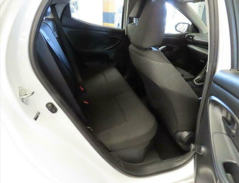 Toyota Yaris 1.5 Vvt-h Icon E-cvt LT72RNY White #6
