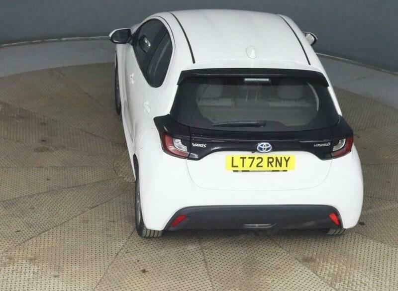 Toyota Yaris 1.5 Vvt-h Icon E-cvt LT72RNY White #5