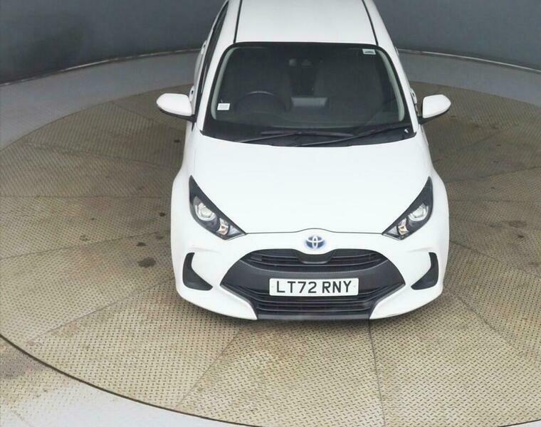Toyota Yaris 1.5 Vvt-h Icon E-cvt LT72RNY White #2