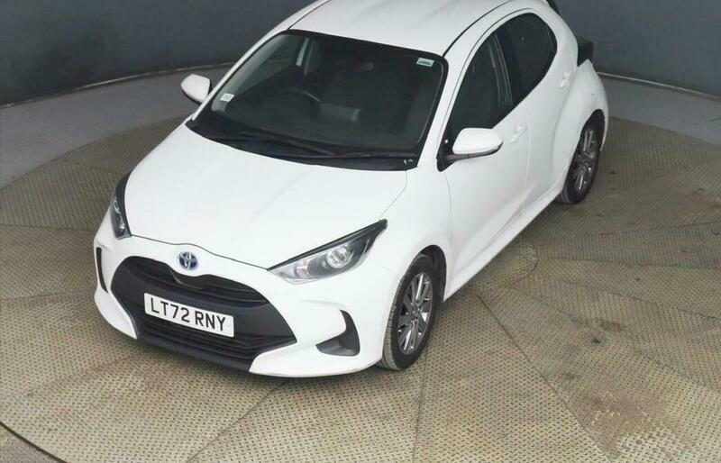 Toyota Yaris 1.5 Vvt-h Icon E-cvt LT72RNY White #3