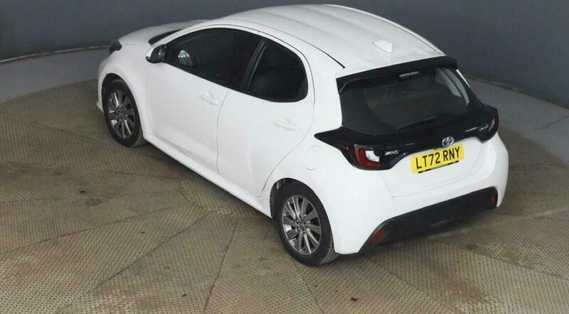 Toyota Yaris 1.5 Vvt-h Icon E-cvt LT72RNY White #4