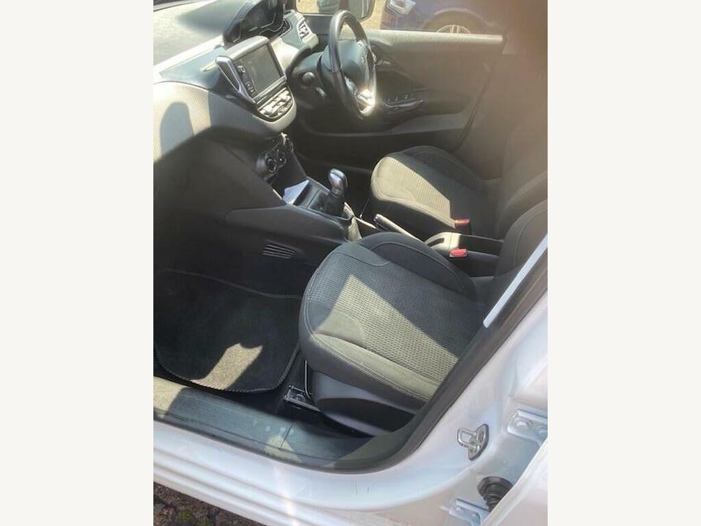 Peugeot 208 1.2 Puretech Allure Premium Euro 6 White #6