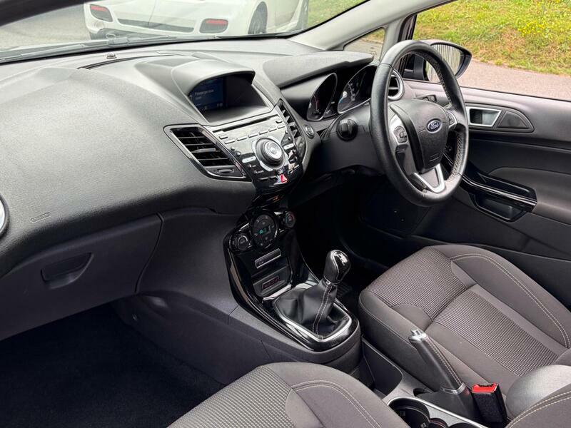 Ford Fiesta 1.0T Ecoboost Titanium Euro 6 Ss Black #2