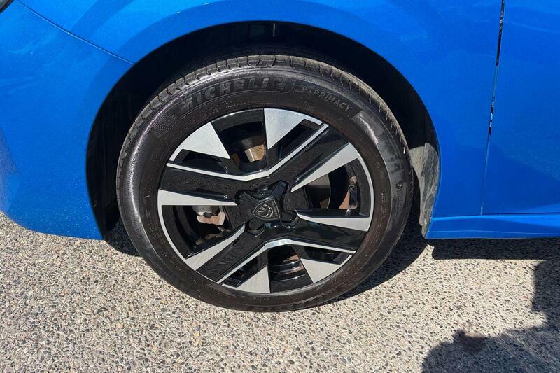 Peugeot 208 208 1.2 Hybrid 110 Allure E-dsc6 Black #17
