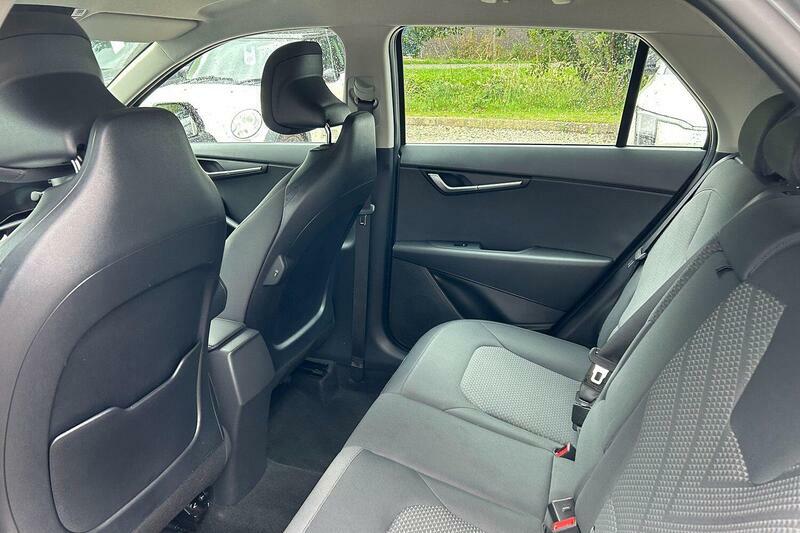 Kia Niro 1.6 Gdi 11.1Kwh 2 Suv Plug In Hybrid Dc Red #16